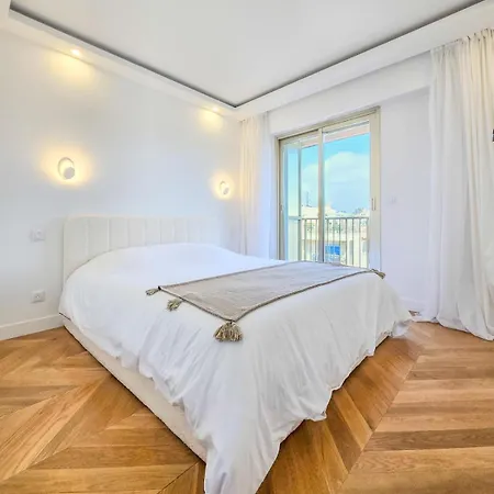 4 Guests Front Of The Sea Antibes